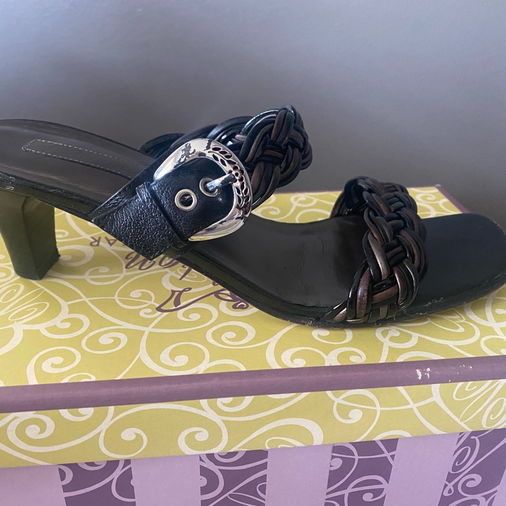 Brighton, Fuji sandal
